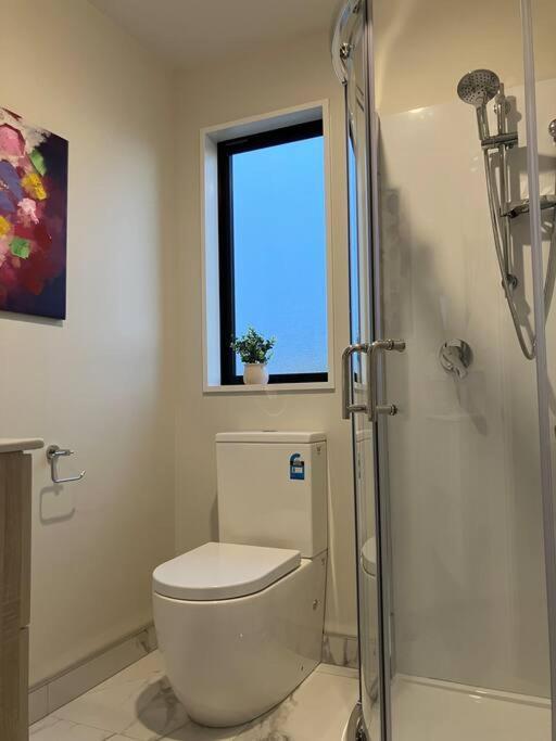 2-Bedroom Ensuite, Close To City, Comfortable, Accessible With Own Parking Christchurch Buitenkant foto