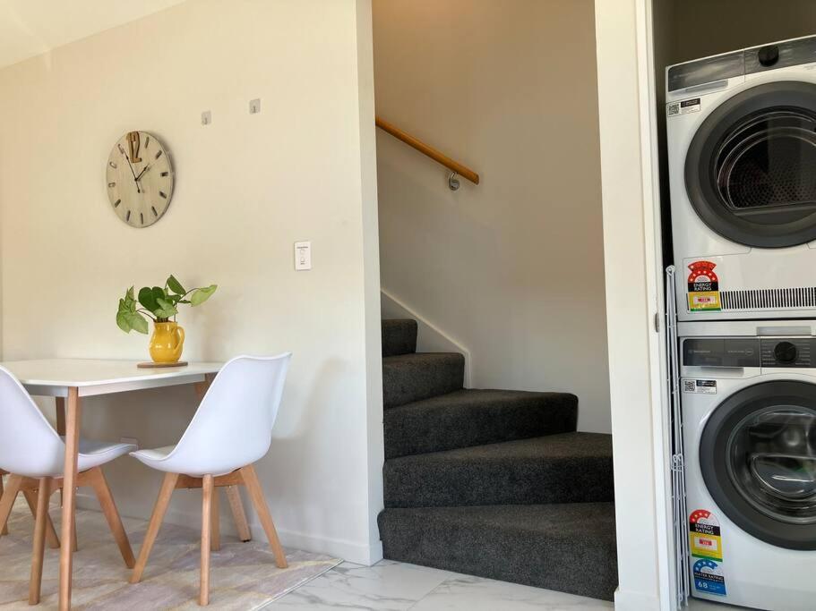 2-Bedroom Ensuite, Close To City, Comfortable, Accessible With Own Parking Christchurch Buitenkant foto
