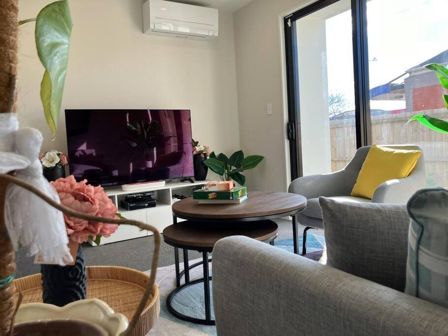 2-Bedroom Ensuite, Close To City, Comfortable, Accessible With Own Parking Christchurch Buitenkant foto