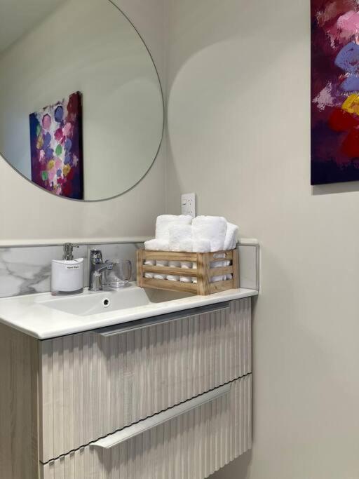 2-Bedroom Ensuite, Close To City, Comfortable, Accessible With Own Parking Christchurch Buitenkant foto