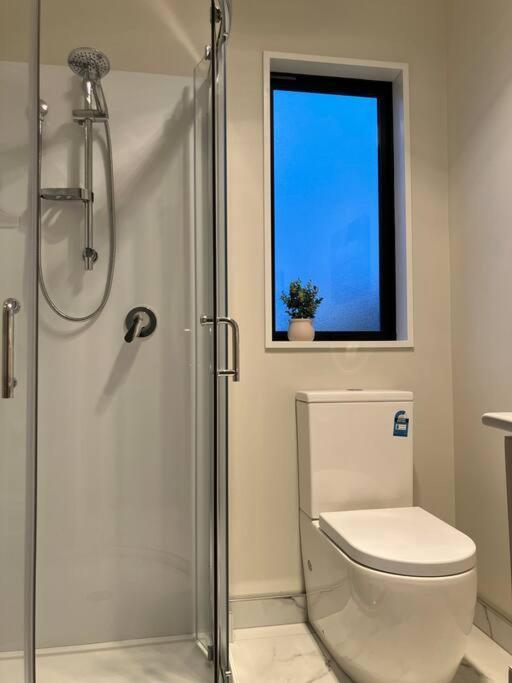 2-Bedroom Ensuite, Close To City, Comfortable, Accessible With Own Parking Christchurch Buitenkant foto